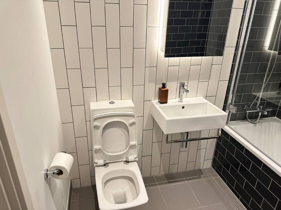 Spacious Modern 1 Bed Apartment. Londra Dış mekan fotoğraf